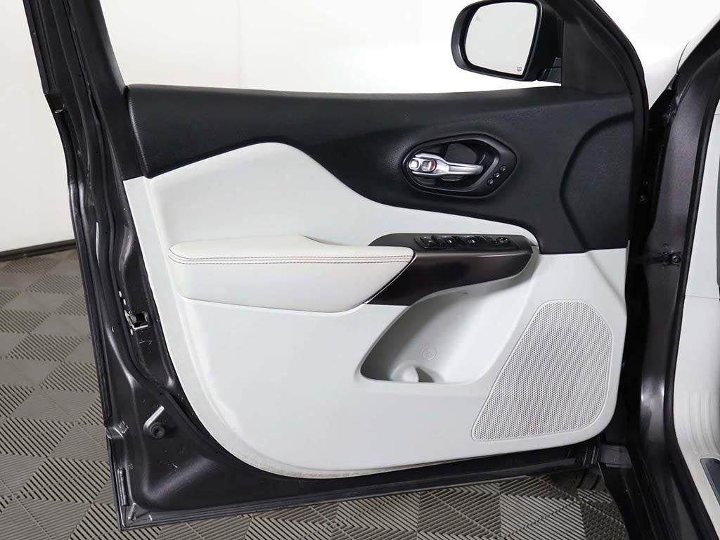 2019 Jeep Cherokee Overland