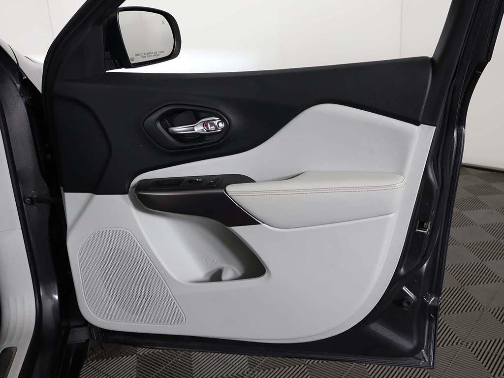 2019 Jeep Cherokee Overland