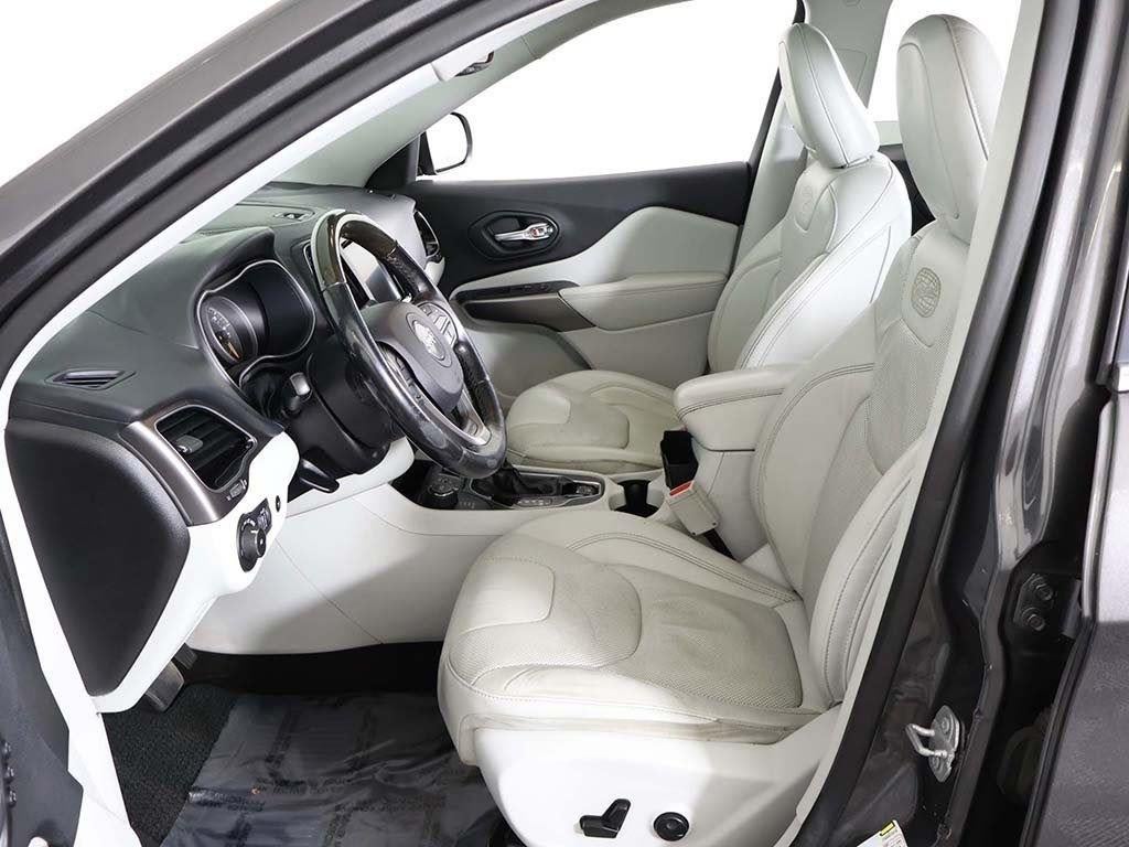 2019 Jeep Cherokee Overland