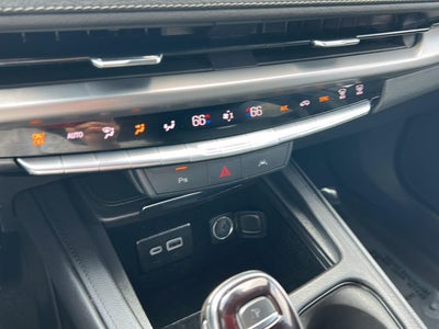 2024 Cadillac XT4 FWD Premium Luxury