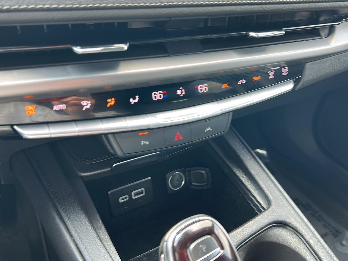 2024 Cadillac XT4 FWD Premium Luxury