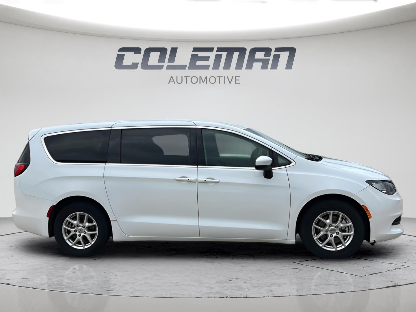 2022 Chrysler Voyager LX