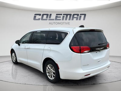 2022 Chrysler Voyager LX