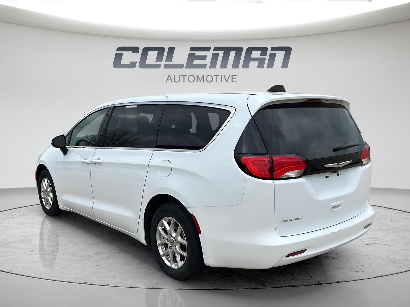 2022 Chrysler Voyager LX