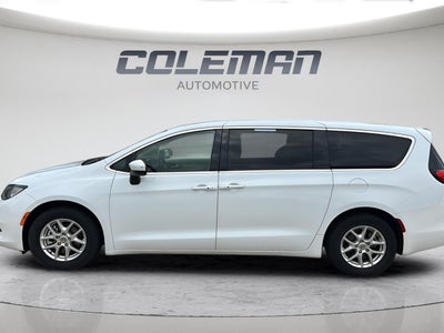 2022 Chrysler Voyager LX