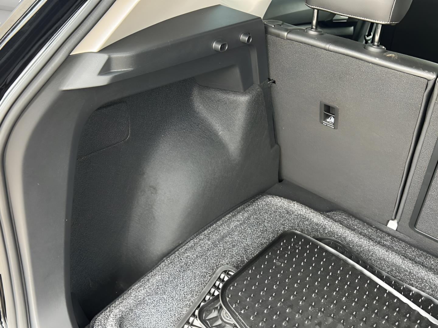 2025 Volkswagen Taos SE Black
