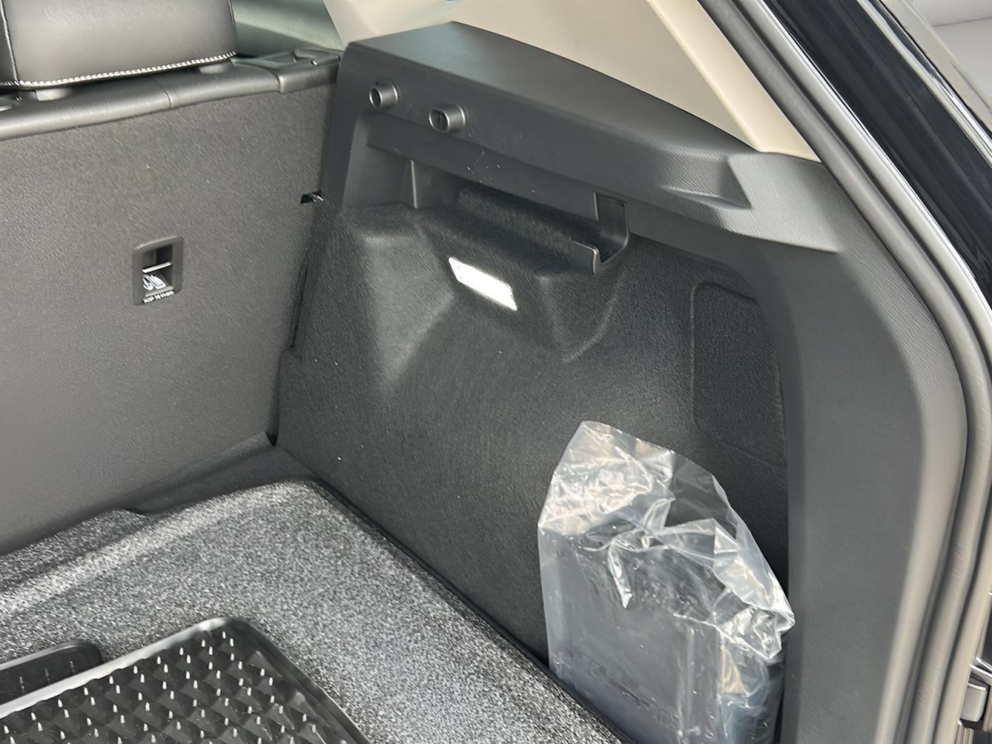 2025 Volkswagen Taos SE Black