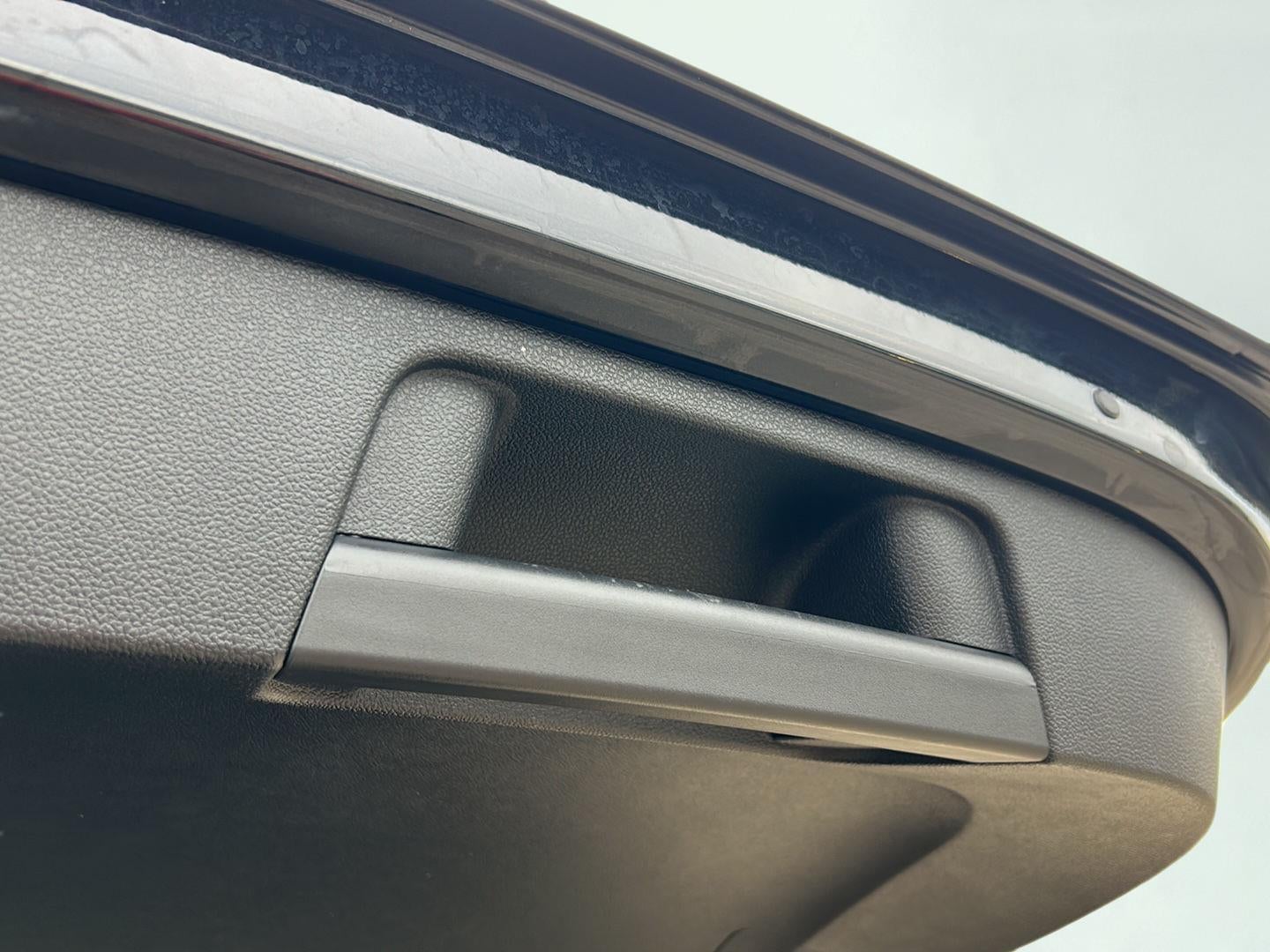 2025 Volkswagen Taos SE Black