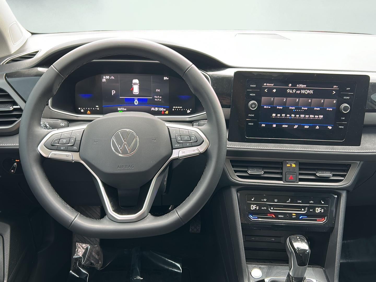 2025 Volkswagen Taos SE Black