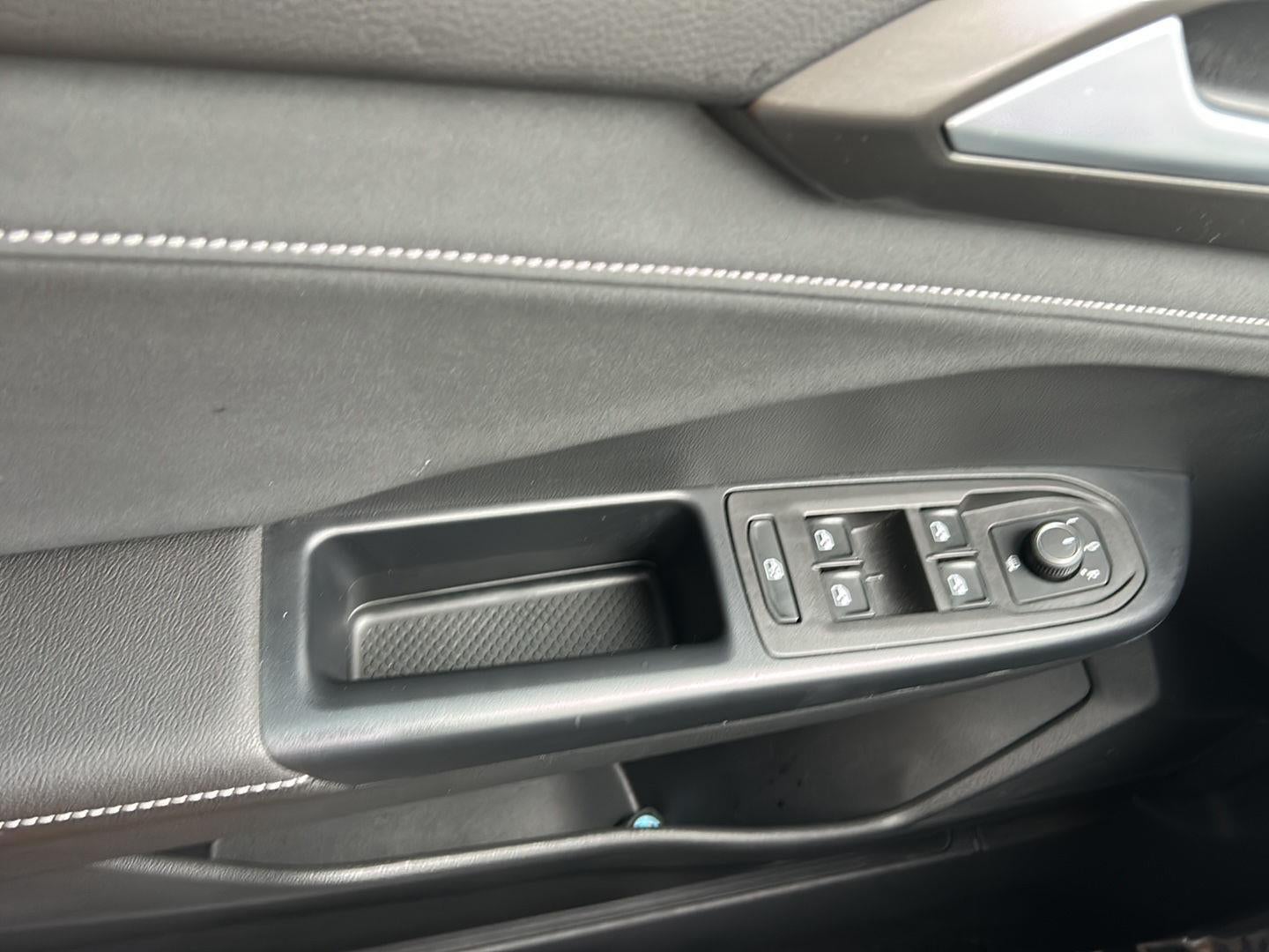 2025 Volkswagen Taos SE Black
