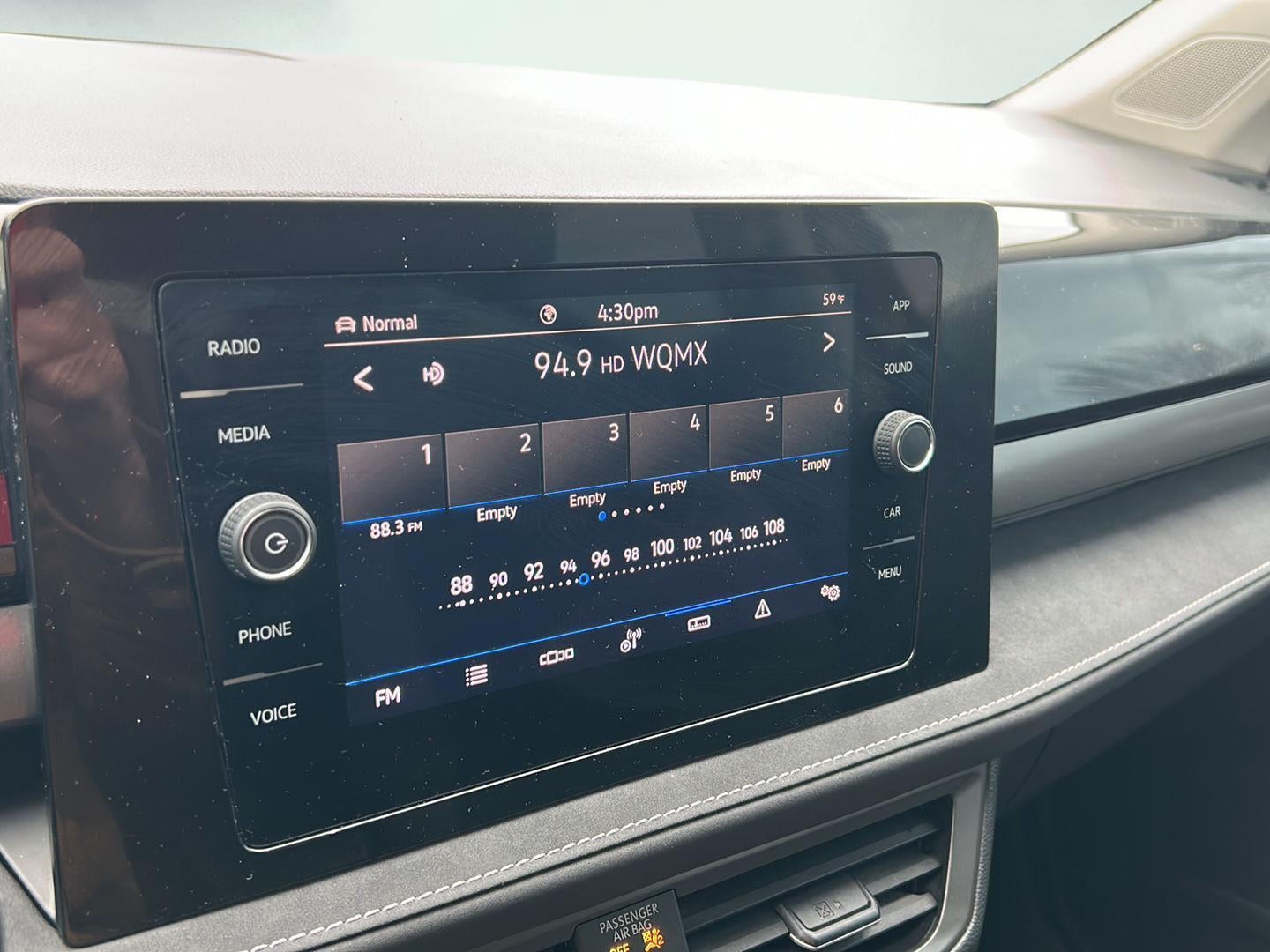 2025 Volkswagen Taos SE Black