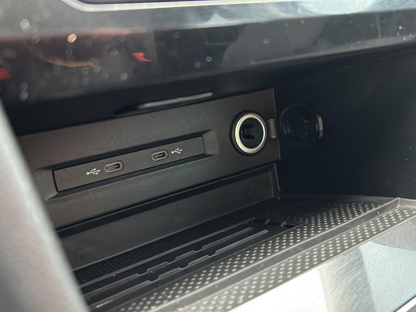 2025 Volkswagen Taos SE Black