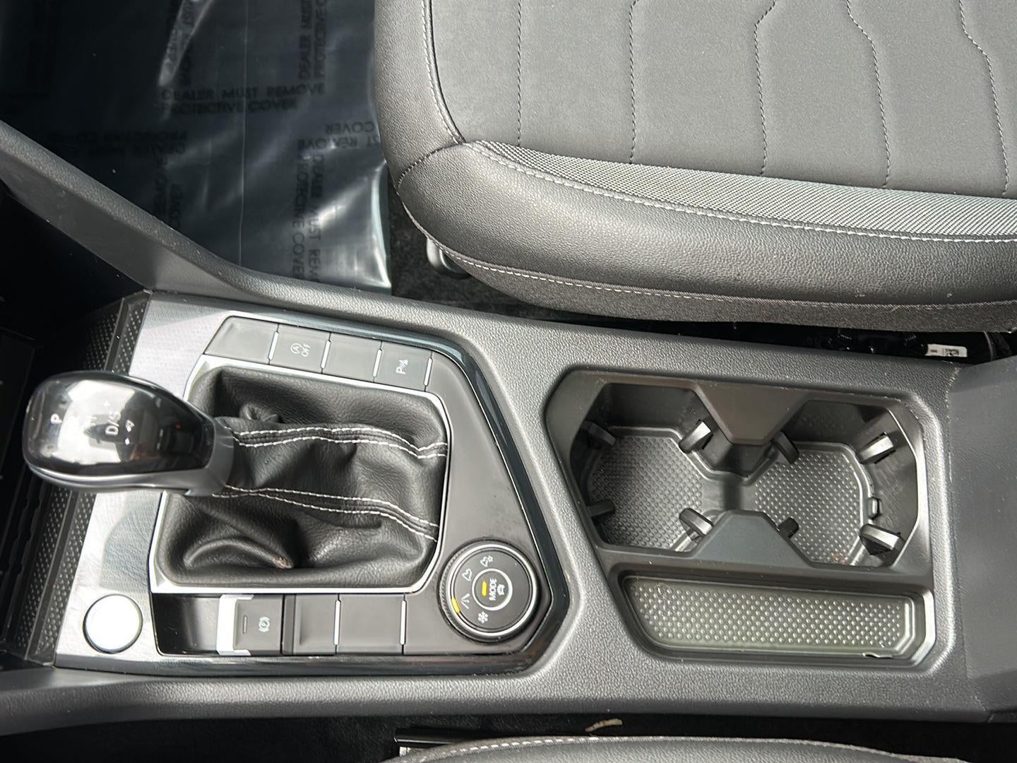 2025 Volkswagen Taos SE Black