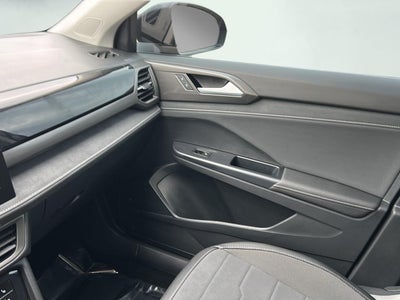 2025 Volkswagen Taos SE Black