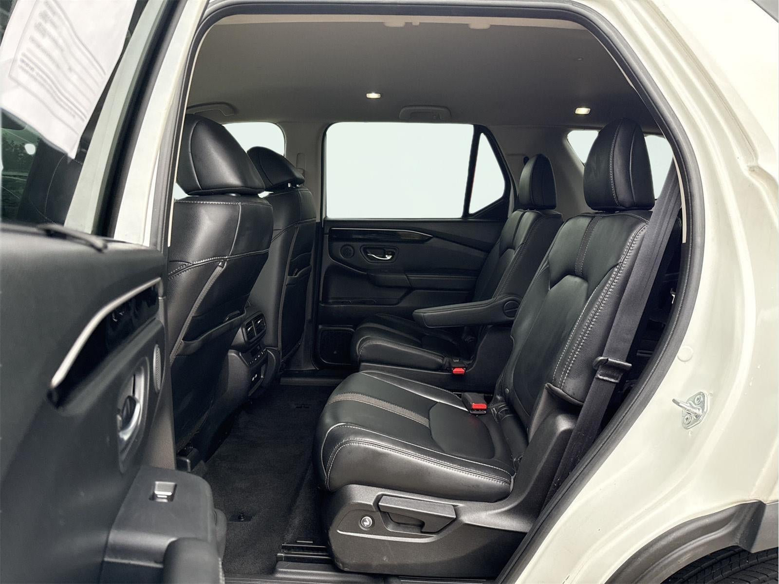 2023 Honda Pilot EX-L w/Rear Captain's Chairs