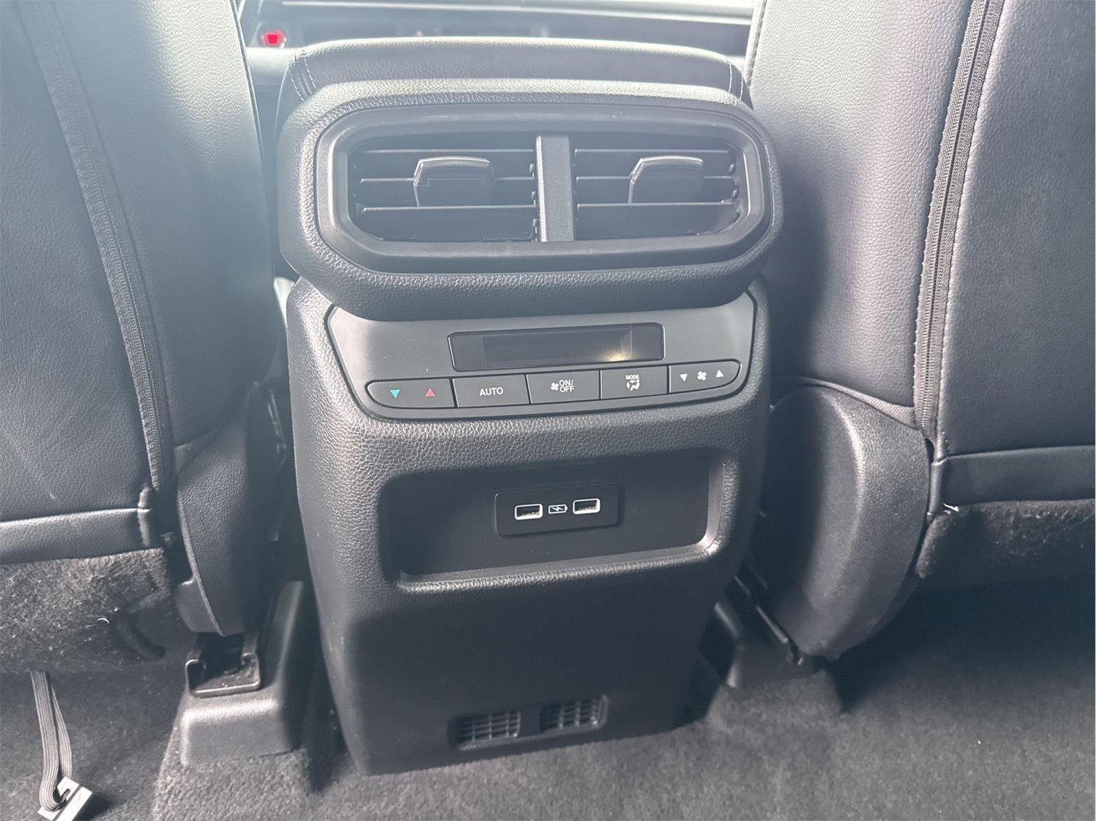 2023 Honda Pilot EX-L w/Rear Captain's Chairs
