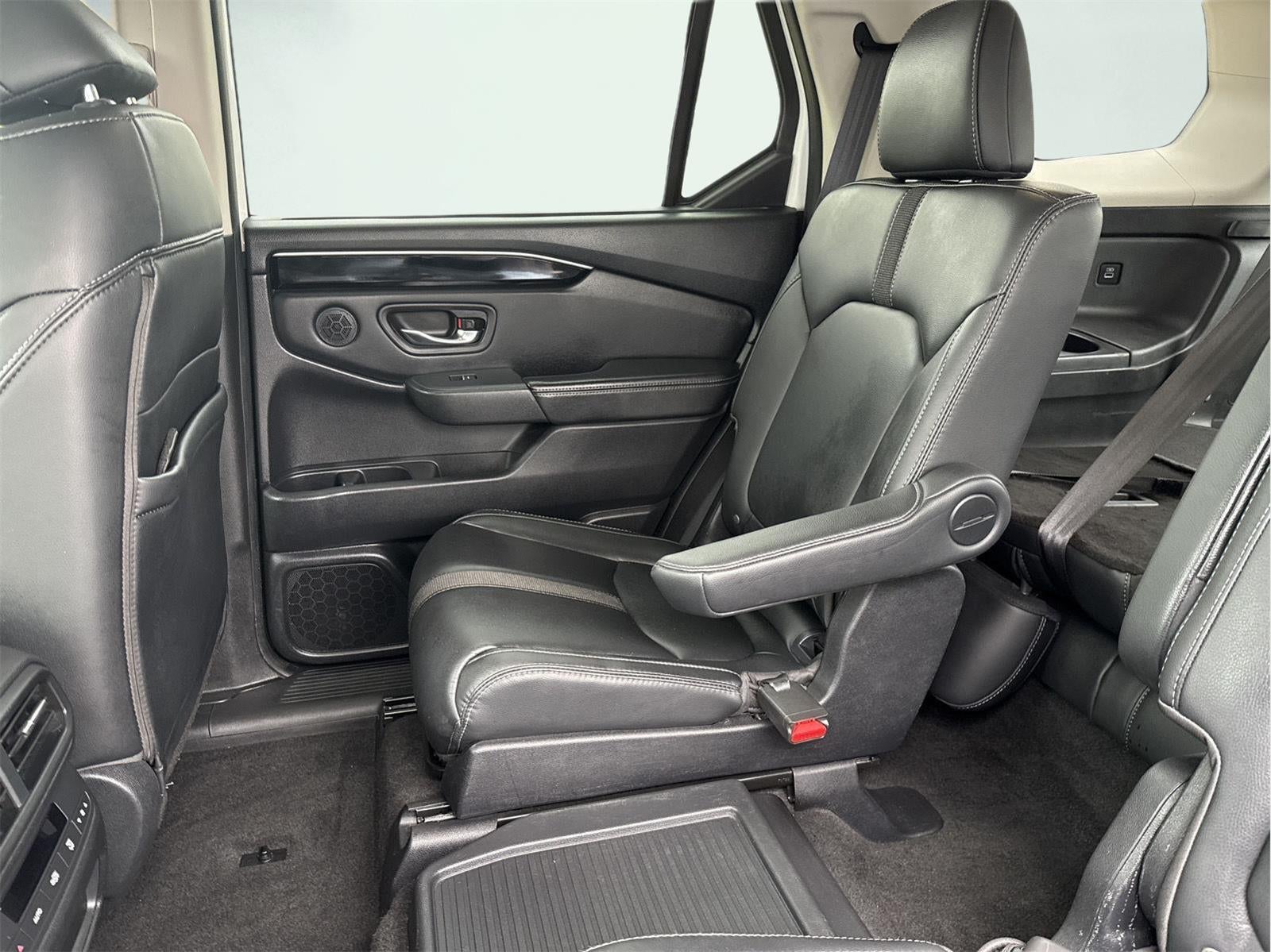 2023 Honda Pilot EX-L w/Rear Captain's Chairs