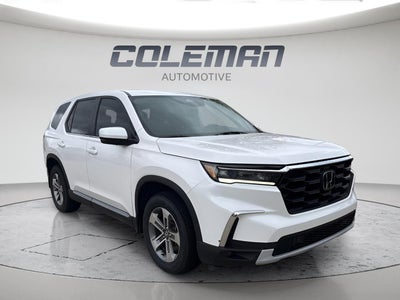 2023 Honda Pilot EX-L w/Rear Captain's Chairs