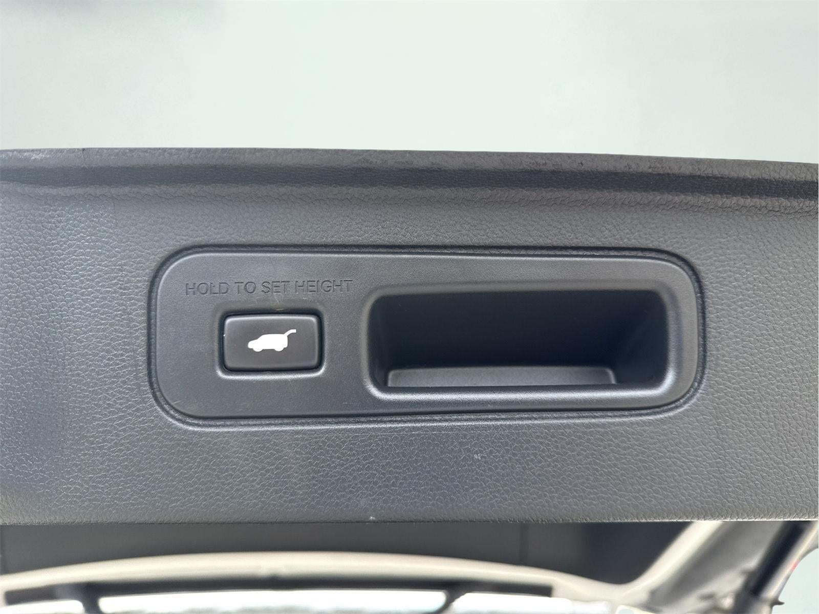 2023 Honda Pilot EX-L w/Rear Captain's Chairs