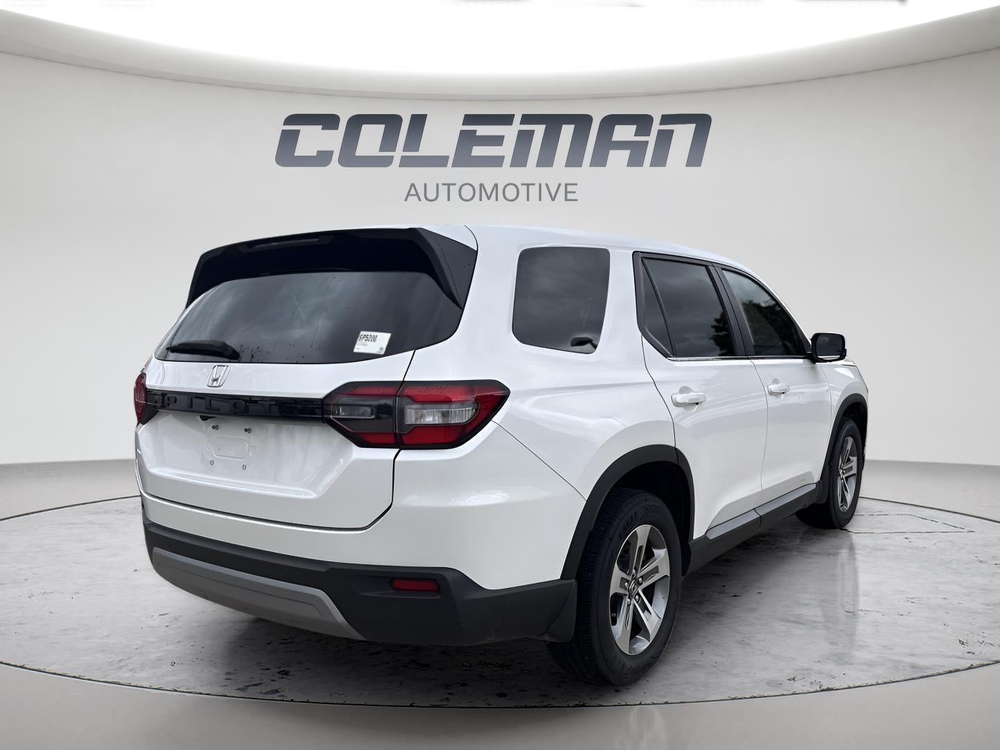 2023 Honda Pilot EX-L w/Rear Captain's Chairs