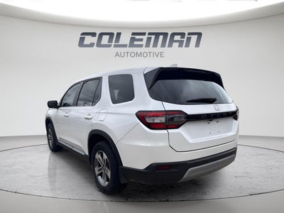 2023 Honda Pilot EX-L w/Rear Captain's Chairs
