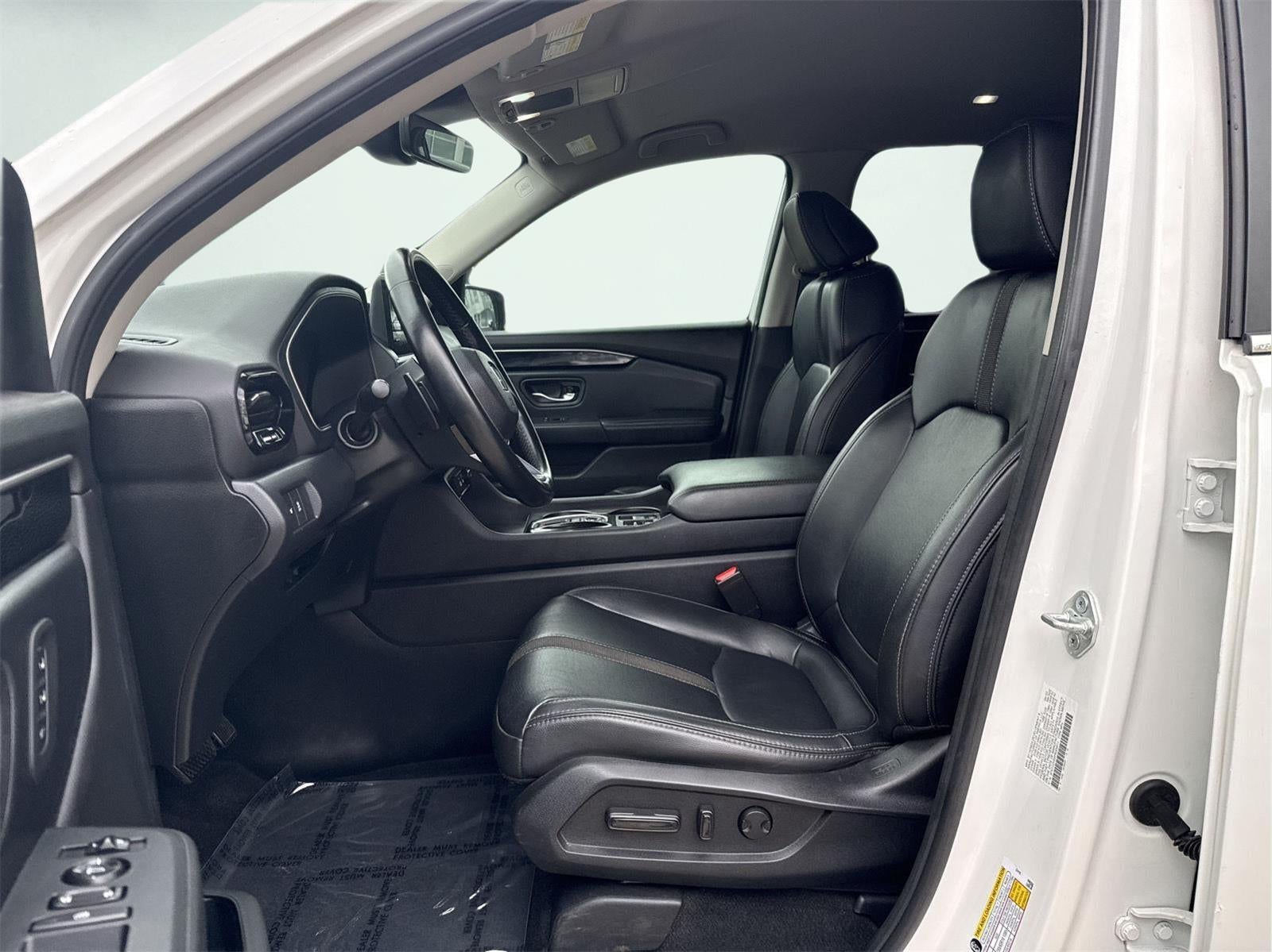 2023 Honda Pilot EX-L w/Rear Captain's Chairs