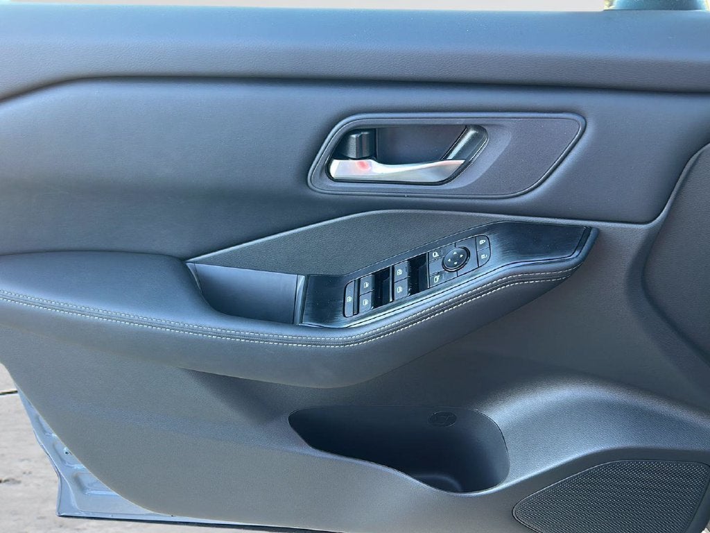 2027 Nissan Rogue SV