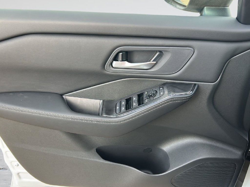 2027 Nissan Rogue SV