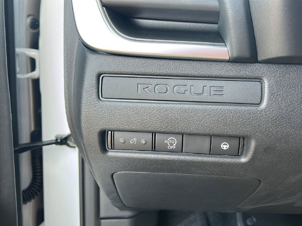 2027 Nissan Rogue SV