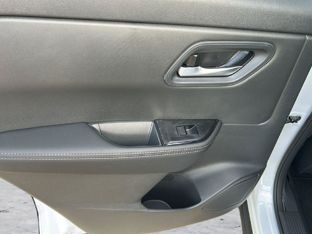 2027 Nissan Rogue SV