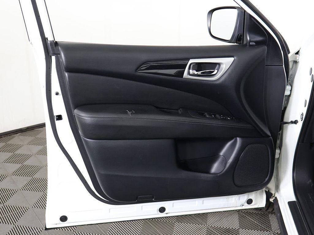 2020 Nissan Pathfinder SV