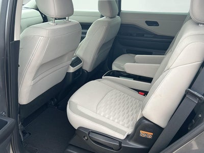 2024 Nissan Pathfinder SV