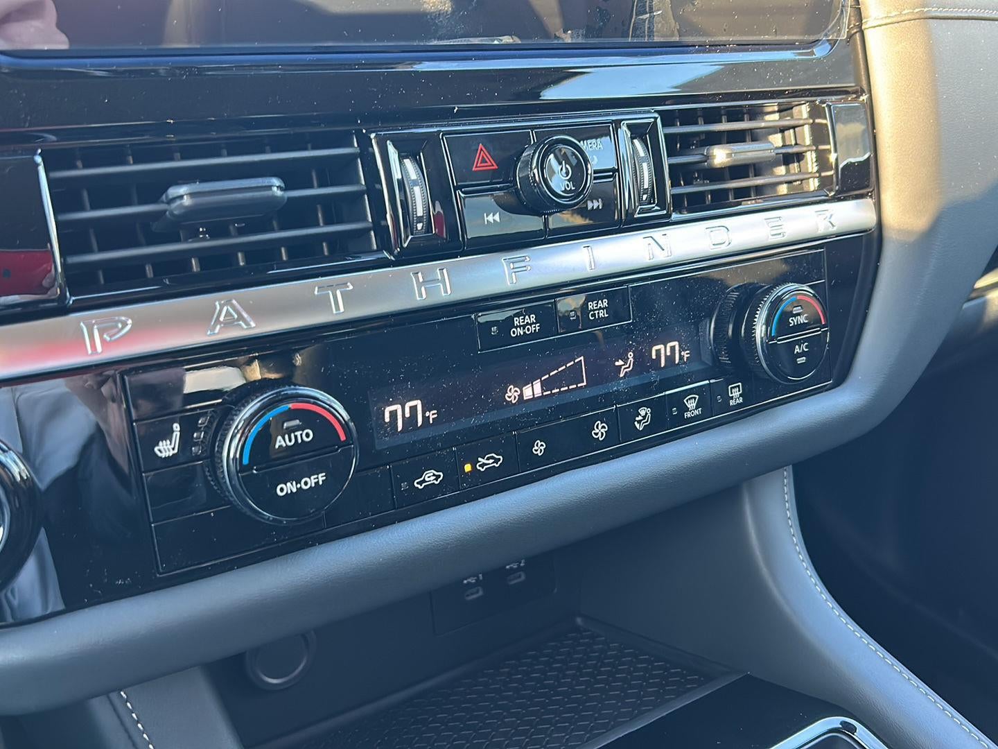 2026 Nissan Pathfinder SV