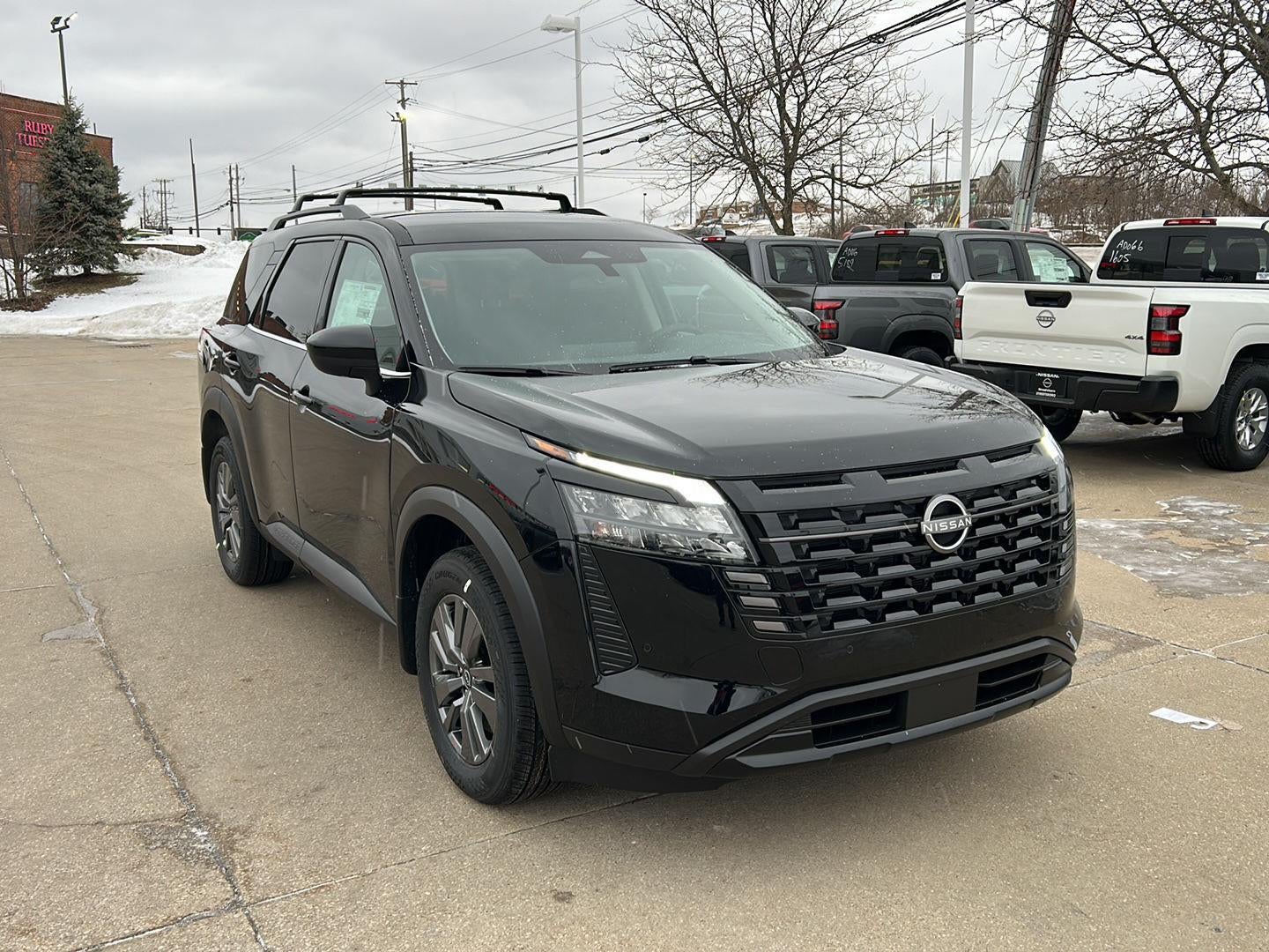 2026 Nissan Pathfinder SV