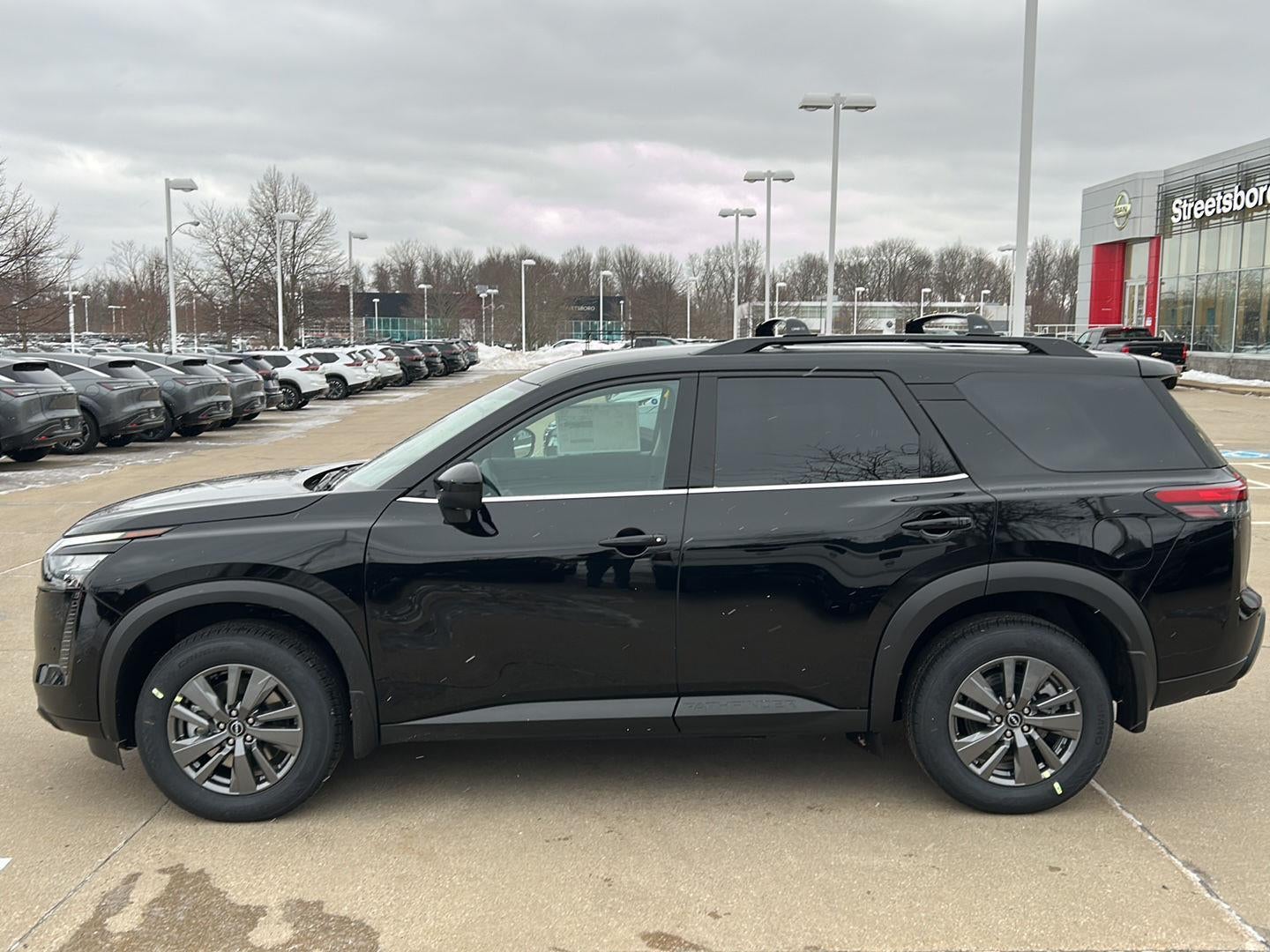 2026 Nissan Pathfinder SV