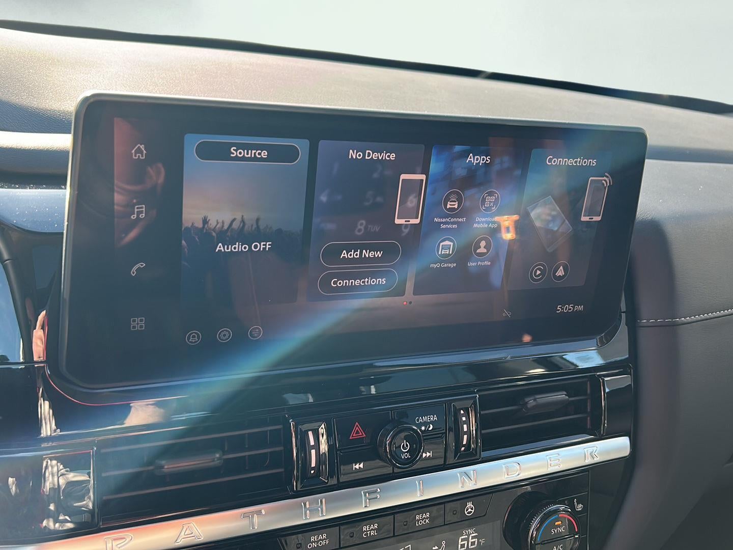 2026 Nissan Pathfinder SV