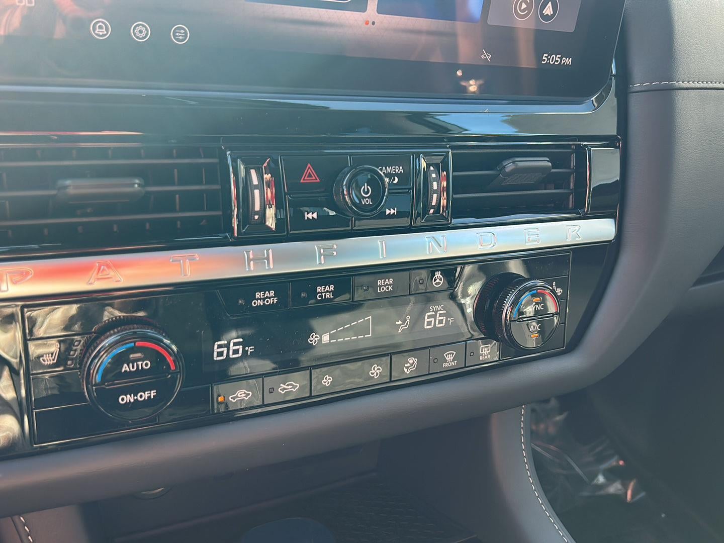 2026 Nissan Pathfinder SV