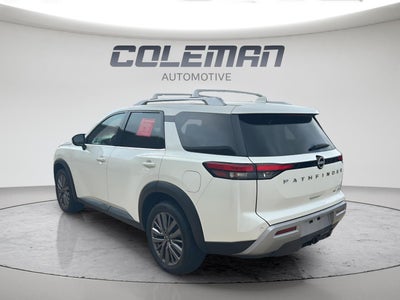 2023 Nissan Pathfinder SL