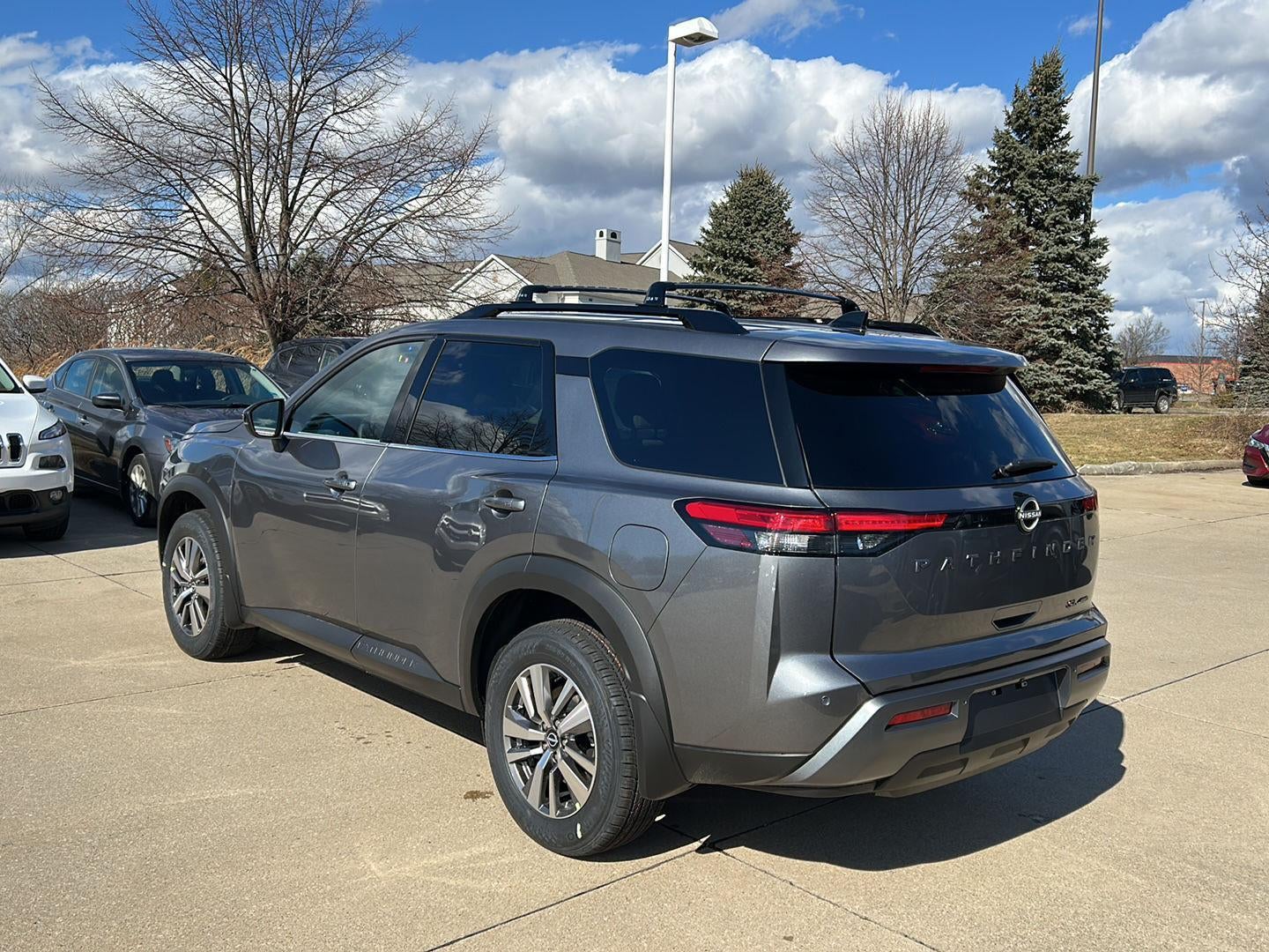 2026 Nissan Pathfinder SL