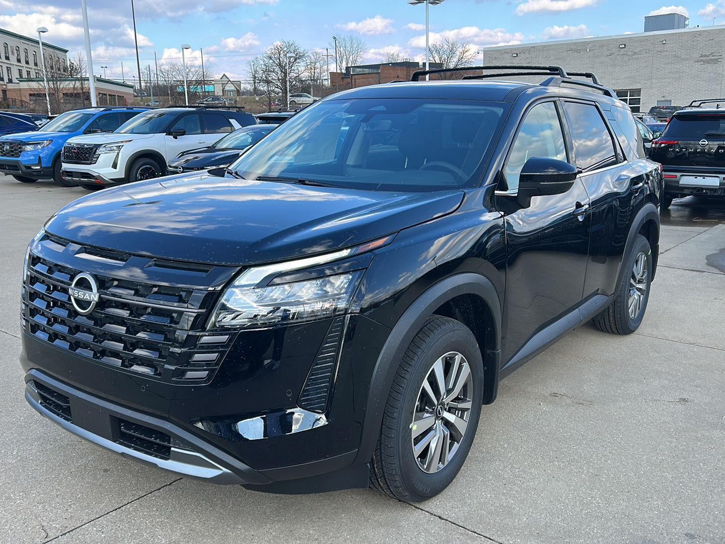 2026 Nissan Pathfinder SL