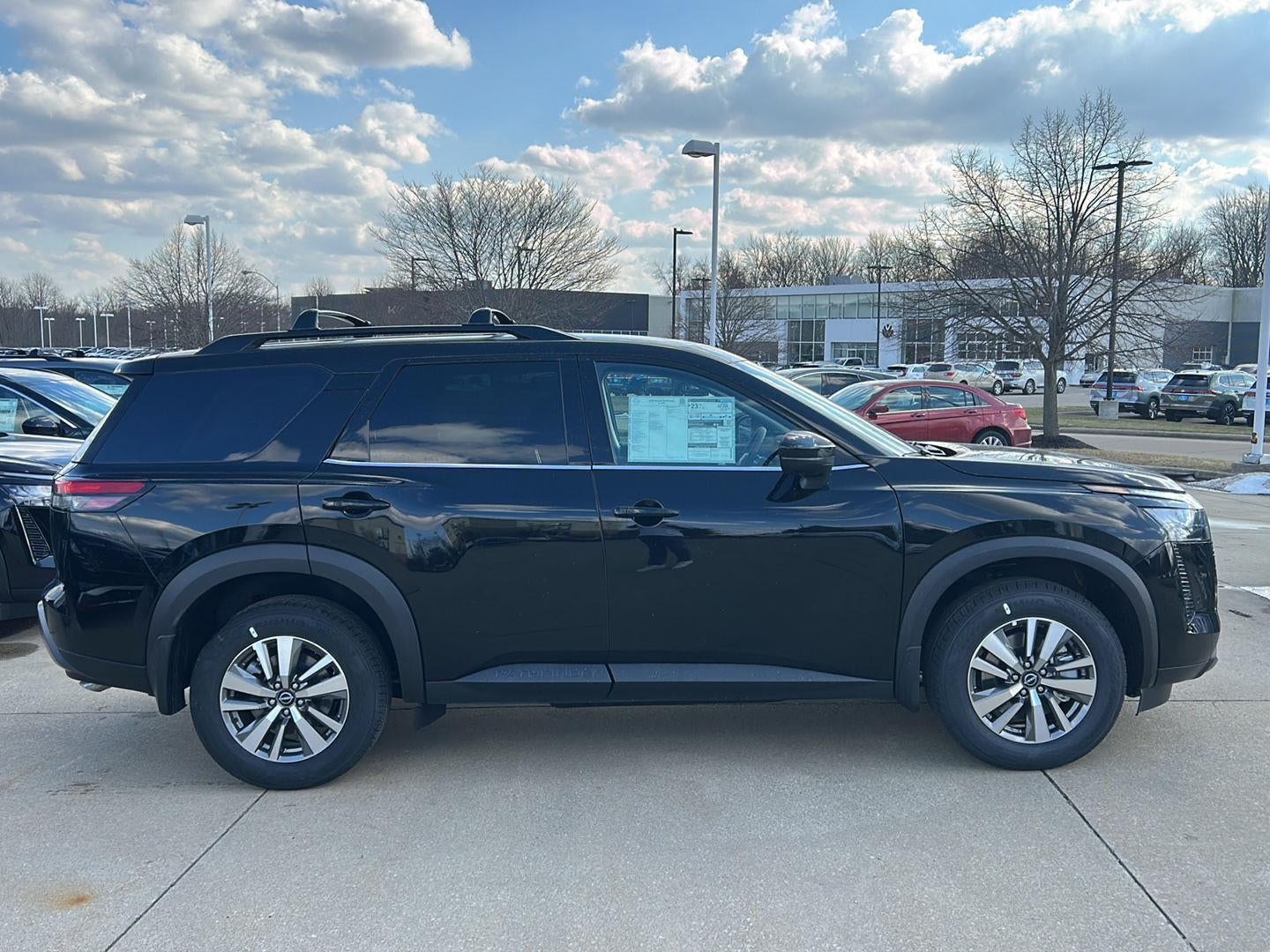 2026 Nissan Pathfinder SL