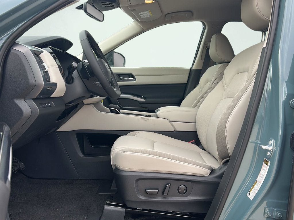 2026 Nissan Pathfinder SL 6