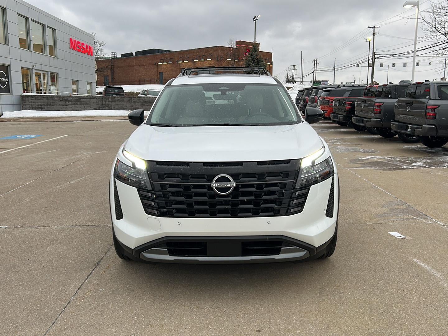 2026 Nissan Pathfinder SL