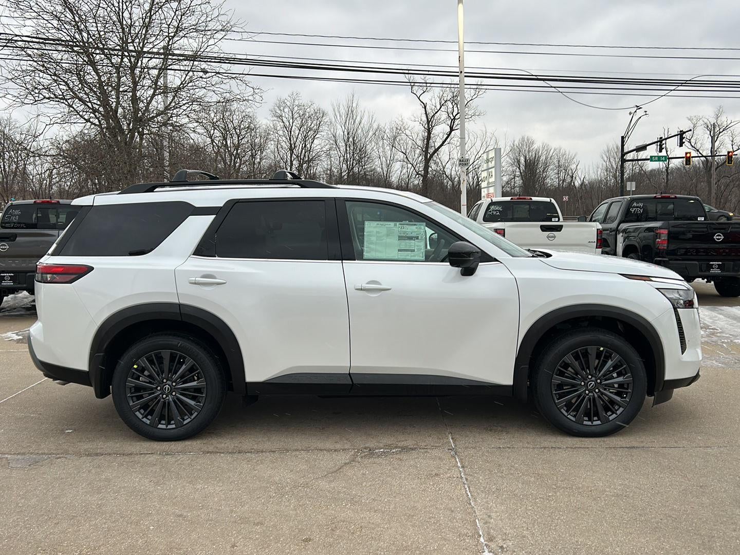 2026 Nissan Pathfinder SL