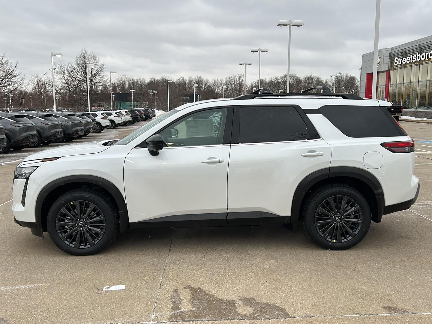 2026 Nissan Pathfinder SL