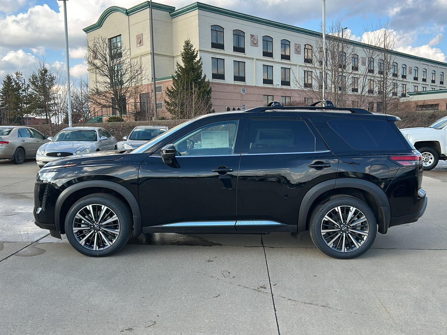 2026 Nissan Pathfinder Platinum