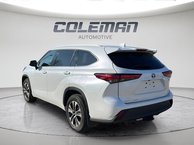 2022 Toyota Highlander Hybrid XLE