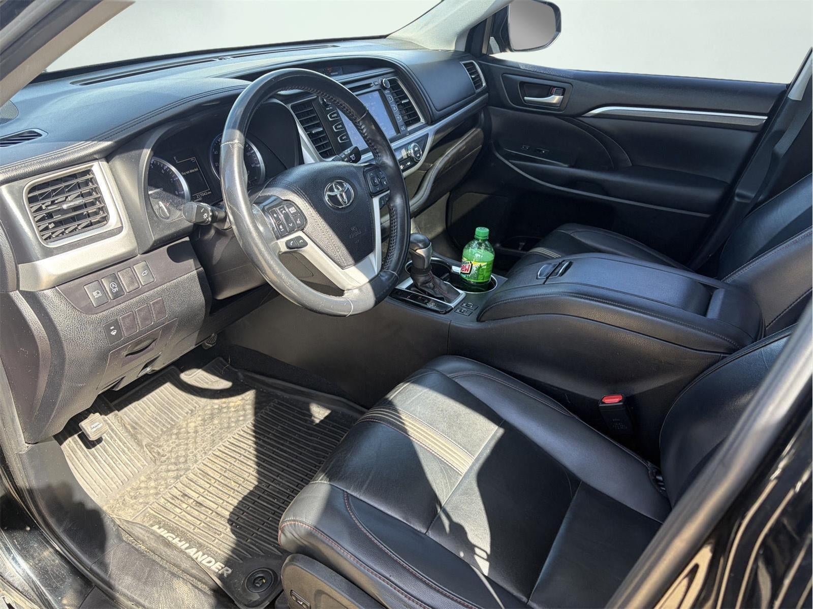 2019 Toyota Highlander SE 2