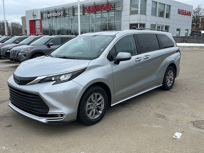 2024 Toyota Sienna Base