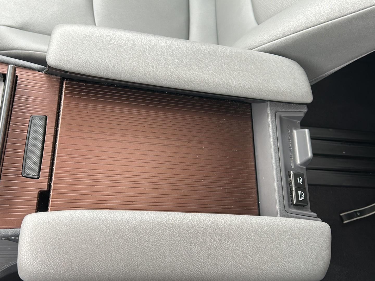 2024 Toyota Sienna Base